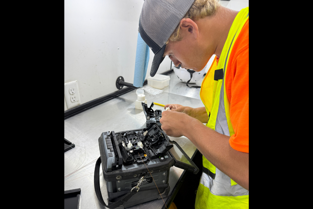 Precision fiber optic splicing services